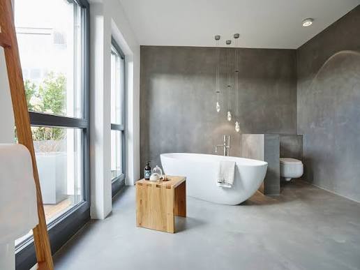 Salle de bain lumineuse au design minimal