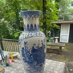 Grote Chinese vaas, wit- hemels blauw, met vogels en bloemen