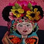 Calaveras mexicanas pintadas a mano, con detalles de flores ...