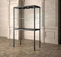 Metal showcase for museum | IDFdesign