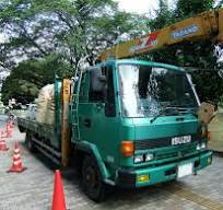 File:ISUZU FORWARD Green truck with crane.jpg - Wikimedia ...