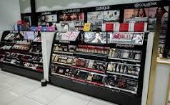 23,982 Cosmetics Counter Royalty-Free Images, Stock Photos ...