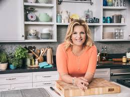 How country music and Food Network star Trisha Yearwood entertains ...