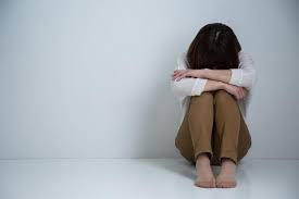落ち込んだときの対処法を100人の女性に聞きました】定番の答えからちょっと意外な回答までお届けします | Oggi.jp