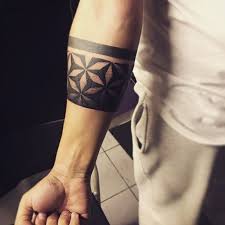 Tatuajes Significativos En Brazaletes Significados Y Disenos 2019 Unterarm Band Tattoos Armeltatowierungen Und Tattoo Band