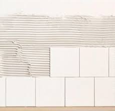 Pose De Carrelage Mural Astuces Et Techiques Pour Debutants Pose Carrelage Mural Poser Du Carrelage Carrelage Mural