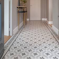 Deco Carrelage Aspect Carreaux Ciment Revisites Abk Docks Carrelages Du Marais Leroy Merlin Castorama Fashion Maman Deco Carrelage Carreau De Ciment Imitation Carreaux De Ciment
