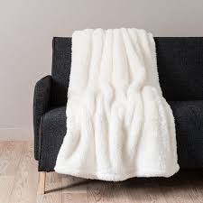 Plaid Ecru In Pelliccia Ecologica 150x200 Cm Plaid Imitation Fourrure Deco Plaid Canape Et Maison Du Monde
