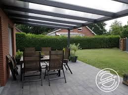 Ein Alu Terrassendach Der Marke Rexopremium 5m X 3 5m In Anthrazit Mit Plexiglas Resist Stegplatten 16 64mm Tran Stegplatten Uberdachung Terrasse Uberdachungen