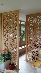 Moucharabieh D Occasion Ou Trouver Des Moucharabiehs Pas Chers En 2020 Claustra Deco Maroc Deco Salon Marocain