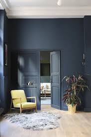 Salon Bleu Nuit Couleur De Peinture Tendance 2018 Bleu Nuit Couleur Salon Tendance Avec Images Couleur Mur Salon Salon Tendance Couleur Salon