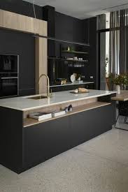 Cuisine Minimaliste Ilot De Cuisine Avec Evier Peinture Murale Noire Cuisine Minimaliste Cuisine Moderne Interieur Minimaliste
