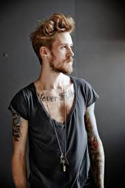 Hipster Frisur Ideen Und Stylingtipps Fur Manner Und Frauen Mit Bildern Hipster Frisur Barte Und Haare Haarschnitt Manner
