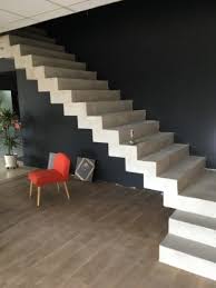 Sublime Escalier Cremaillere Avec Palier Intermediaire En Beton Cire Vernis Brillant Couleur Idees Escalier Escalier Beton Decoration Interieure Maison Moderne