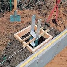 Sceller Des Poteaux De Bois Poteau Bois Amenagement Jardin Deco Exterieure