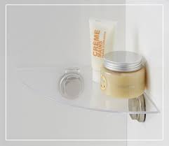 Une Tablette D Angle Plexi Ventouse Agami Pratique Pour Amenager Votre Douche Et Poser Vos Petits Soins Pr Douche Angle Tablette D Angle Etagere Angle Cuisine
