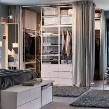 Une Petite Chambre Harmonieuse En 2020 Idee Rangement Chambre Meuble Maison Du Monde Dressing De Reve