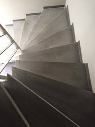 Escalier Beton Teinte Gris Anthracite Nez De Marche Carre 2 4 Tournant Escalier Beton Beton Teinte Escalier