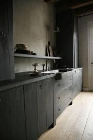 La Peinture Pour Meuble De Cuisine Qui Ne Cache Pas Le Bois Cuisines Sombres Peinture Cuisine Meuble Cuisine