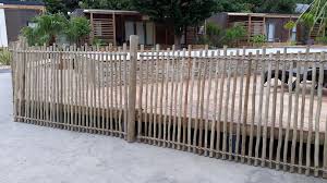 Barriere De Piscine En Eucalyptus Charrier Bois Agencement Camping Et Amenagement Urbain Barriere Piscine Piscine Bois Amenagement Jardin Terrasse Piscine