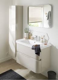 Une Salle De Bain Aux Tons Epures Et Aux Lignes Contemporaines Pour Un Resultat Minimaliste Et Moderne Castorama Inspi Meuble Sous Vasque Castorama Greige