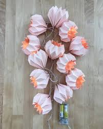 Aussergewohnliche Lichterkette Mit Zwolf Handgefertigten Rosa Deko Kugel Aus Festem Aber Durchscheinem Papier Eignet Sich P Paper Roses Origami Lights Origami