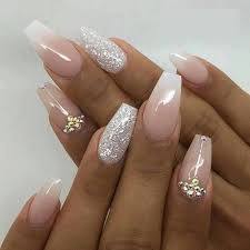 Gelnagel Mit Steinchen Und Glitzer Hochzeitsnagel Nageldesign Braut Nagel