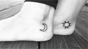 1001 Ideen Und Bilder Zum Thema Partnertattoo Partnertattoo Partner Tatowierungen Halbmond Tattoo