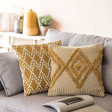Housse De Coussin Jaune Moutarde Et Ecru 40x40 Gypsophile Maisons Du Monde Coussin Jaune Moutarde Coussins Jaunes Housse De Coussin