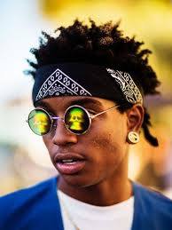 The Bandana Is Back Wie Man Das Kult Tuch Jetzt Tragt Frisuren Mit Bandana Bandana Bandana Im Haar