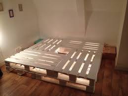 Lits En Palette Sommier En Palettes Avec Images Lit En Palette Sommier Palette Lit Palette Bois