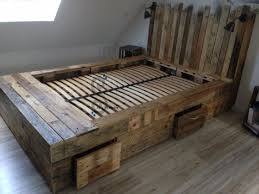 Lit En Palettes Avec Sommier Integre Lit En Palette Meuble Palette Idee Deco Palette