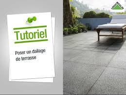 Lm Videos Comment Poser Une Terrasse En Bois Sur Plots Leroy Merlin Terrasse Carrelee Terrasse Carrelage Terrasse Exterieur