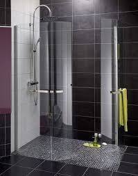 Pour Fermer Une Douche A L Italienne Une Paroi Galbee Avec Porte Serviettes Integre En V Bathroom Remodel Designs Bathroom Design Layout Architecture Bathroom