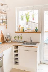 Fruhling Am Fenster Mit Upcycling Blumenampeln Leelah Loves Kuchendesign Wohnung Kuche Kuche Fenster