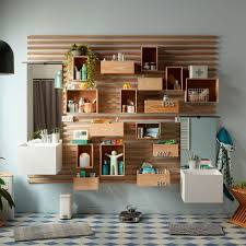 Un Mur De Rangement Sur Tasseaux Idees De Decor Mobilier Design Tasseau Bois