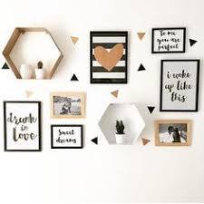 Pele Mele Dans La Chambre Je Fixe Mes Cadres Avec Des Scratchs Speciaux Q Decoracao Da Parede Das Criancas Decoracao Quarto De Crianca Decoracao Parede Quarto