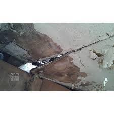 Plaques En Fibro Ciment Amiante Degradees Par L Humidite Dans Les Wc D Une Ancienne Usine Textile Cabinetlucarre Diagnostic Immobilier Nord Amiante A