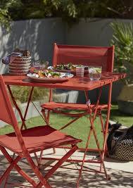 Apportez Du Pep S Dans Votre Jardin Avec Cette Table Pliante Couleur Vermillon Ideale Pour Les Petits Espaces Comme Le Balco Table De Jardin Castorama Jardins