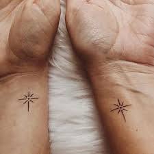 20 Cute And Unique Love Couple Tattoos To Show Your Love In 2020 Tattoo Ideen Klein Ideen Fur Tattoos Partnertattoo