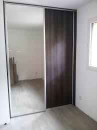 Portes Coulissantes Composees D Un Ventail En Melamine Egger Chene Highland Et D Un Autre En Miroir Une Piece Home Decor Home Furniture
