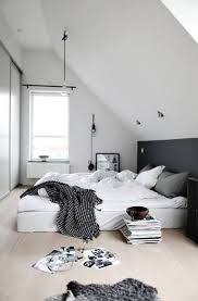 Dachschragen Gestalten Mit Diesen 6 Tipps Richtet Ihr Euer Schlafzimmer Perfekt Ein Schlafzimmer Gestalten Schlafzimmer Einrichten Schlafzimmer Design