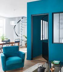 Le Bleu Marseille Pour Apporter Lumiere Et Couleur Dans Votre Interieur Castorama Insp Salle A Manger Bleue Decoration Salon Bleu Decoration Chambre Bleue