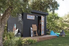Un Abri De Jardin En Bois Peint En Noir Leroy Merlin Backyard Design Shed Plans Outdoor Structures