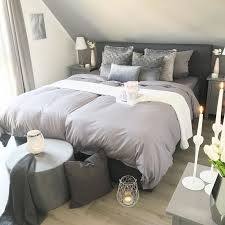 Boxspringbett In Dachschrage In Dunkelgrau In 2020 Schlafzimmer Einrichten Zimmer Dachschrage Einrichten