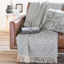 Jete De Canape Bleu Blanc Maisons Du Monde Jete De Canape Canape Bleu Canape