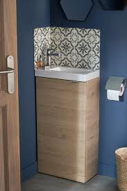 Donnez Du Cachet A Un Coin Lave Mains En Ajoutant Une Credence Effet Carreaux De Ciment Castorama En 2020 Meuble Toilette Meuble Lave Main Wc Idee Deco Toilettes