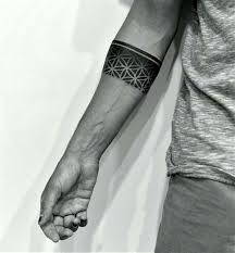 Armband Tattoo 60 Super Ideen Fur Ein Perfektes Armband Tattoo Beste Tattoo Ideen Arm Band Tattoo Armband Tattoo Design Band Tattoos For Men