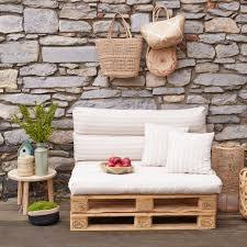 Comment Choisir Le Meilleur Matelas Ou Coussin Palette En 2020 Coussin Pour Palette Salon En Palettes Canape Palette