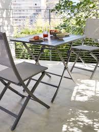 Parfaite Pour Un Balcon Ou Un Petit Jardin Cette Table Pratique Et Resistante Vous Permettra De Profiter De Vot En 2020 Table De Jardin Salon De Jardin Bois Castorama